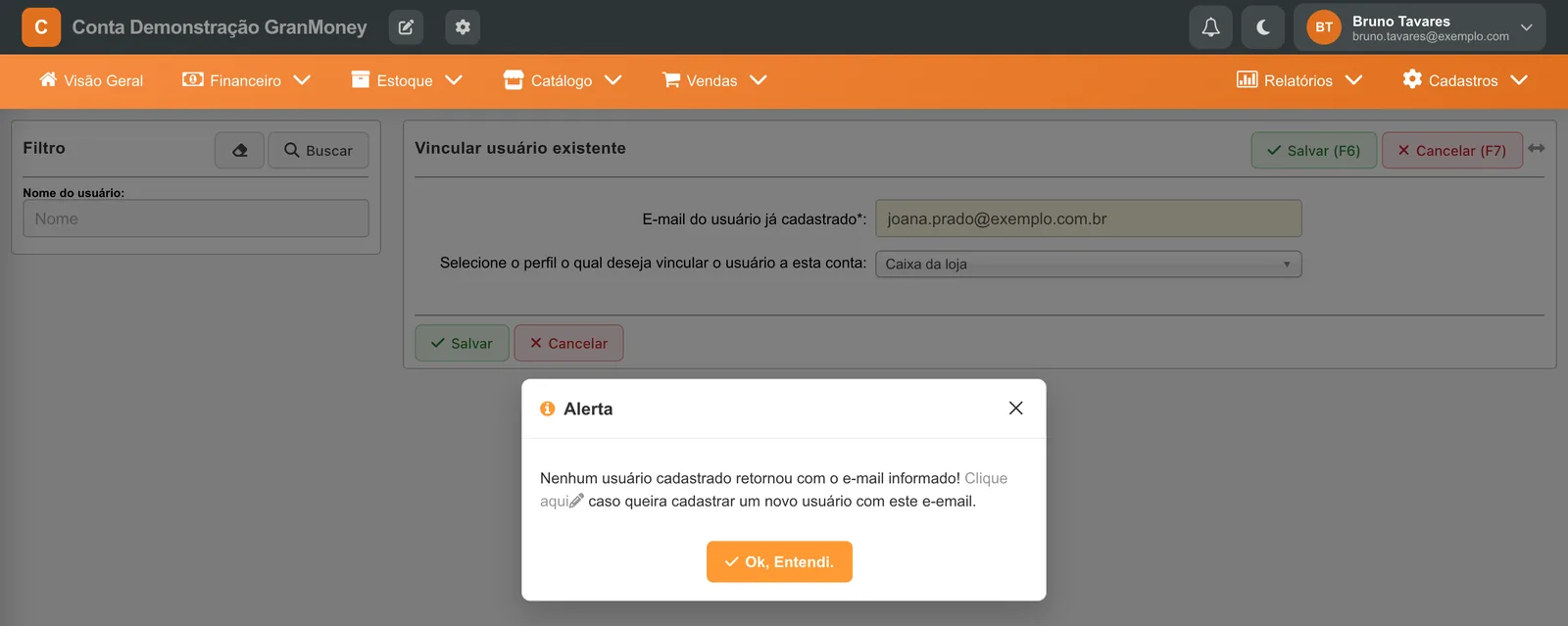Alerta informando que nenhum usuário cadastrado retornou com o e-mail informado, com link para cadastrar um novo usuário